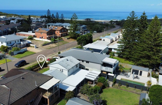Suzie Q - Large Family Beach House - 150m to beach