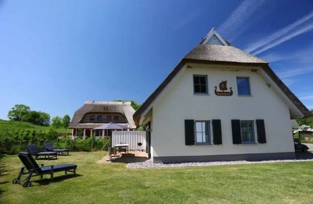 SVANTEVIT | Thatched semi-detached house