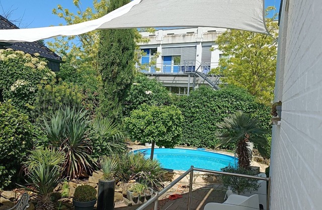Svens -Bungalow 140 sqmHoliday home up to 8 p/bungalow/palm garden and pool, 3DZ