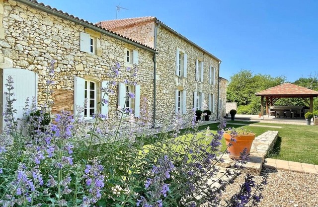 SW France luxury 4 bedroom villa with pool