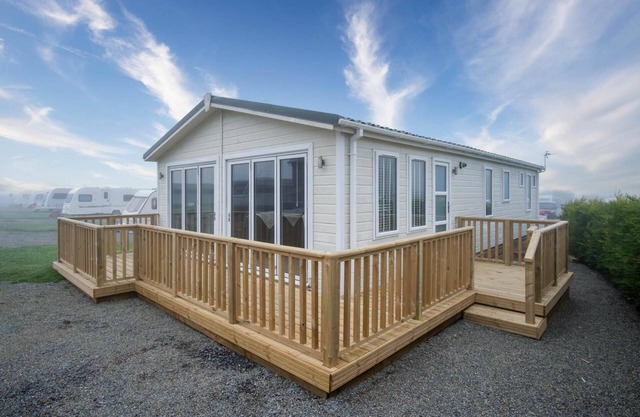 Swallow Lodge - 3 Bedroom Lodge - Wisemans Bridge