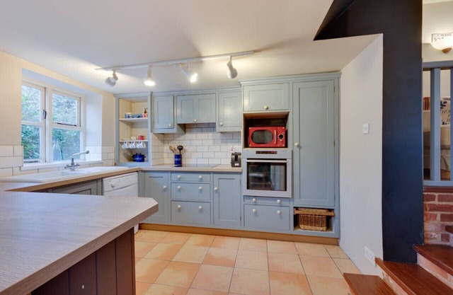 Swan House - Four Bedroom Chalet, Sleeps 9