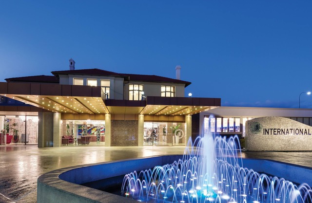 Swan River Hotel