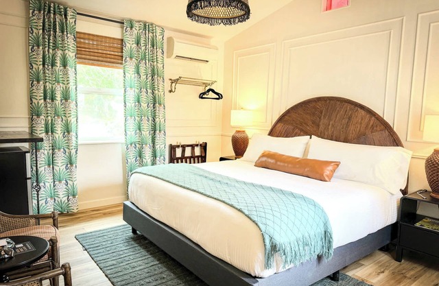 Swank Boutique Suites | King with Soaking Tub