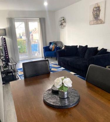 Swanky 2-Bedroom Apt in Walsall/5mins from M6.