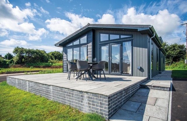 Swanlake Lodge - 3 Bedroom Holiday Home - Penally
