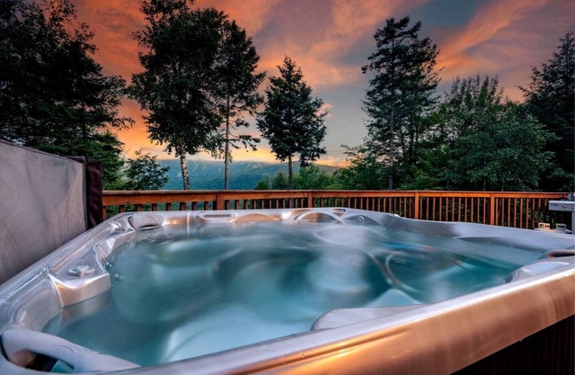 Sweeping Sunday River VIEWS! Hottub! Game Room!