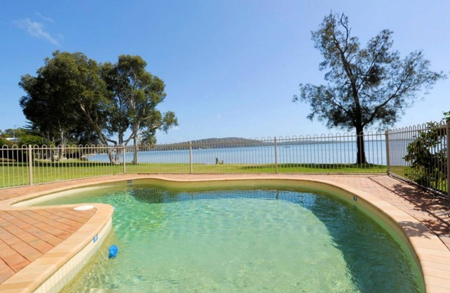 Sweeping water views across the Bay of Port Stephens