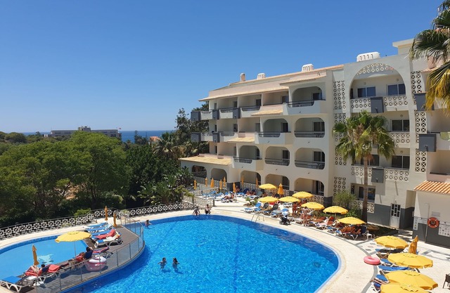 SWEET ALBUFEIRA apartment 4 people, swimming pool, sea view