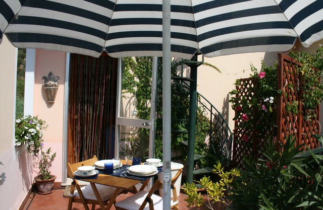 SWEET BLUE, a small blue-sea paradise in a green oasis