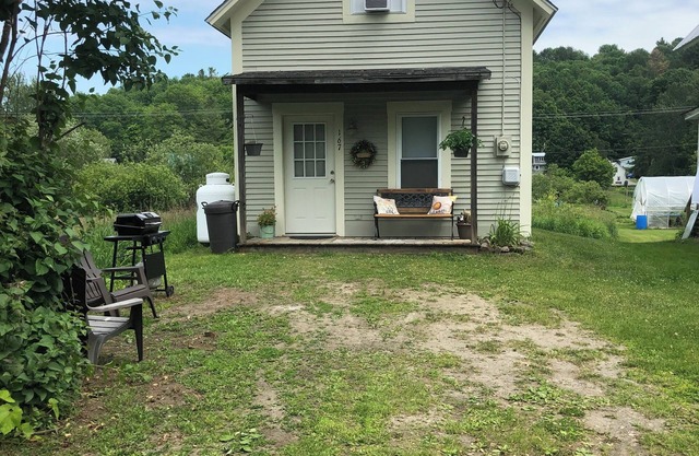 Sweet Escape Cottage on River