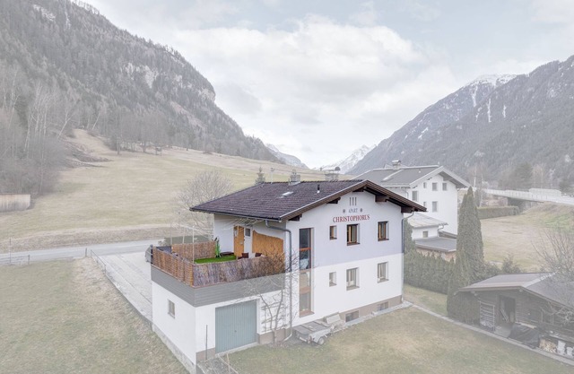 Sweet Home Apartments - Sweet Home Aparments