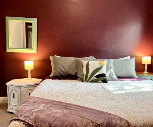 Sweet Stay with fully fenced yard
