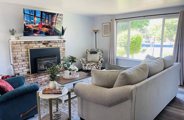Sweet Valley Home in Heart of Grants Pass