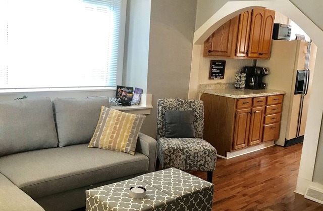 Sweetheart City Guest House - Loveland Colorado (entire home + fenced backyard)
