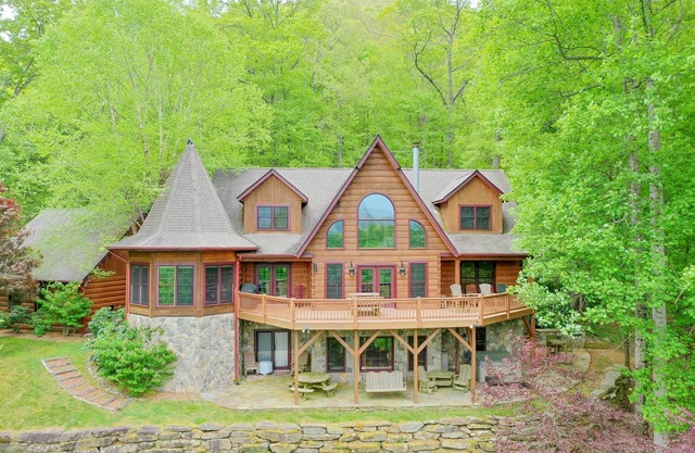 Sweetwater Lodge - Luxury Log Cabin Rental