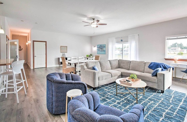 Swim, Hike & Fish: Canalfront Gem in Ocean Shores