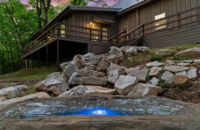 Swimming Hole Family Lodge Buffalo River Hot Tub