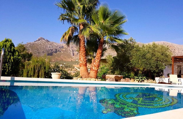 swimming pool, outdoor and indoor kitchen