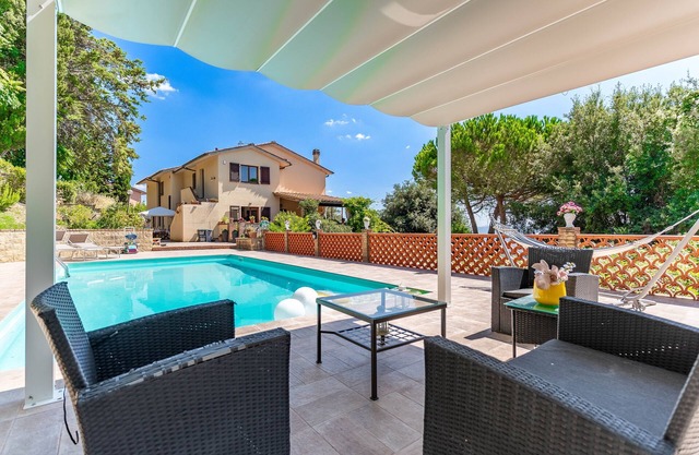Swimming Pool, 5 Minutes to Volterra Center, 4 Sleeps
