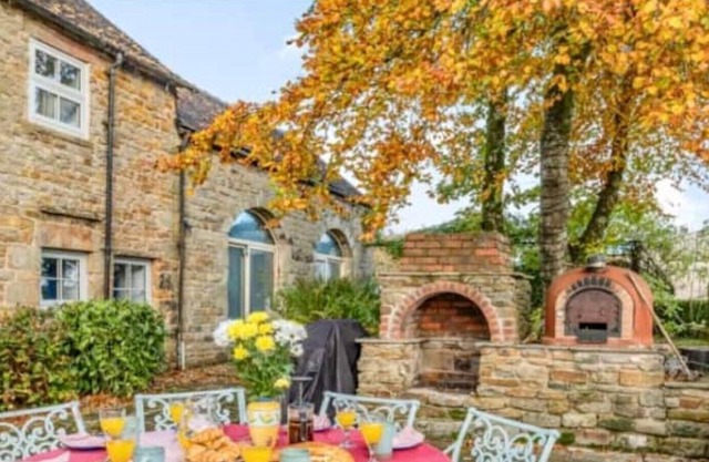 Swimming Pool & Hay Loft in Stunning Peak District National Park