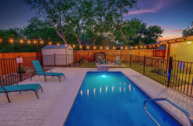 Swimming, Shopping, Grilling & Games Near DownTown!