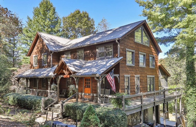 Swing by Ivylog Creek!