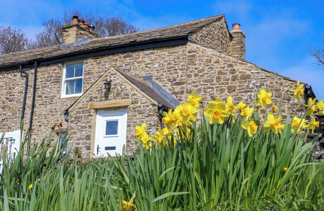 SWINHOPE VIEW, pet friendly, character holiday cottage in Hexham