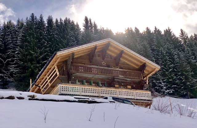 Swiss Chalet with Hot Tub - Chalet Des Sources