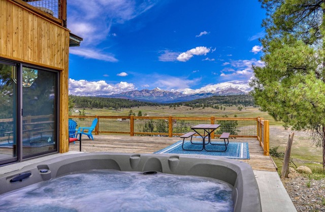 Swiss Summit Pagosa: Newly Remodeled Chalet with Hot Tub, Stunning Views, Minutes to Downtown Pagosa