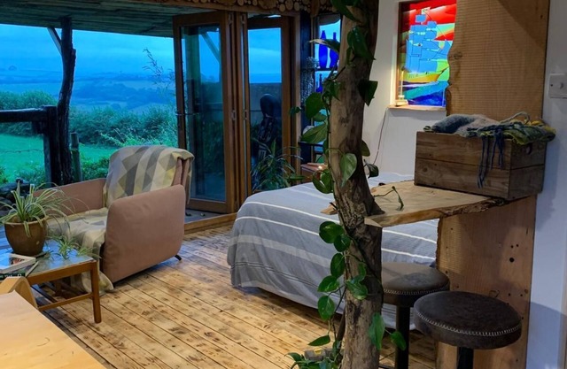 Swiss Valley Cabin - WoodFired Hot Tub & Therapies