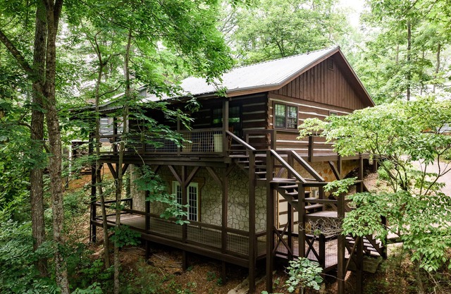 Sycamore at Springdale: Resort Cottage with Golf and Pool Access!