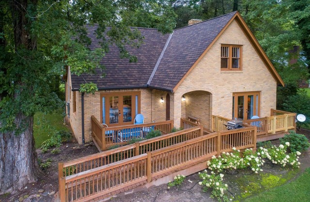 Sylva Stroll - Quaint, Historic, Mountain Home in the Heart of the Downtown