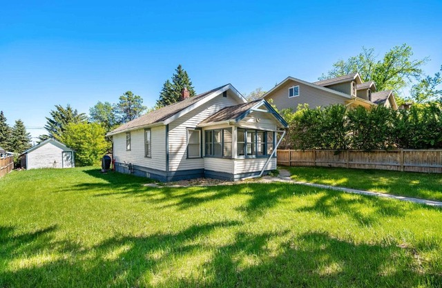 Sylvan Lake Nook Family-Friendly and Close to Beach