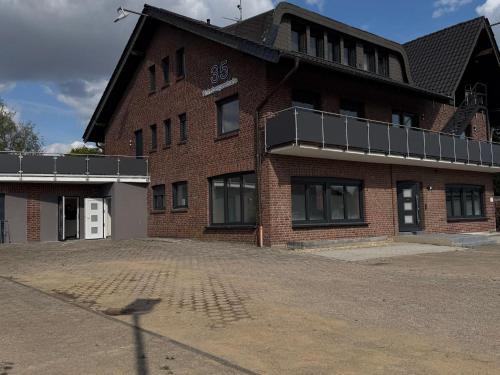 T&K Apartments - Wegberg - 4-7 room Apartments - private parking - WIFI - Fully equipped kitchen