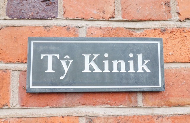 T? KINIK, pet friendly in Llangollen