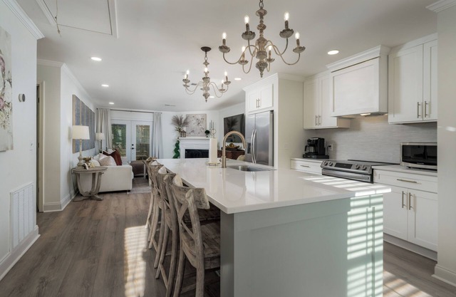 T-Townhouse located just minutes from campus!