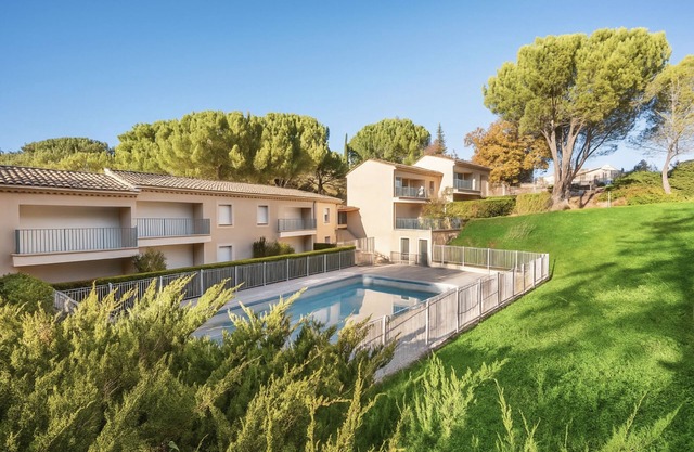 T2 apartment with balcony/pool