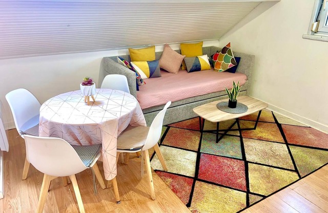 T2 Cosy and Bright - Near center and amenities
