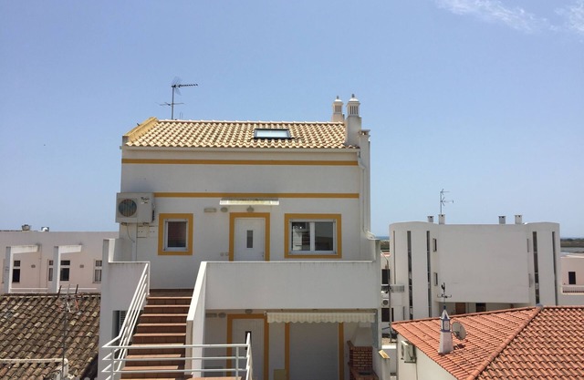 T2 duplex, quiet apartment right in the center of Cabanas, with partial sea view, WiFi