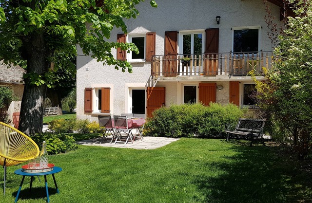 T2 single-storey apartment in house, Gap, quiet, view, gardens, free parking.