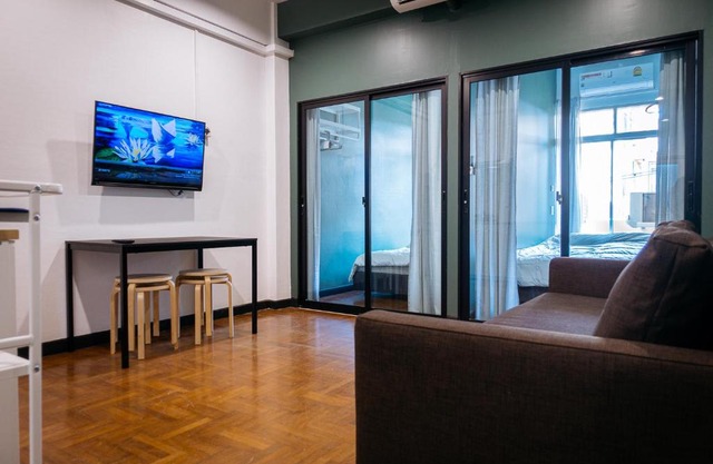 T3 TWO Bedrooms WIFI Full kitchen 1 min to BTS