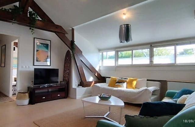 T5 3*** jacuzzi, 15mn tram C Bx, la campagne en centre ville