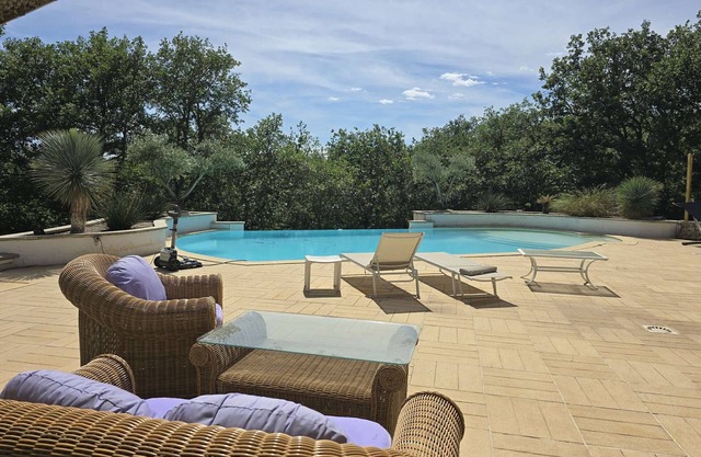 T6 Villa in Ardèche with Pool and Pets Allowed