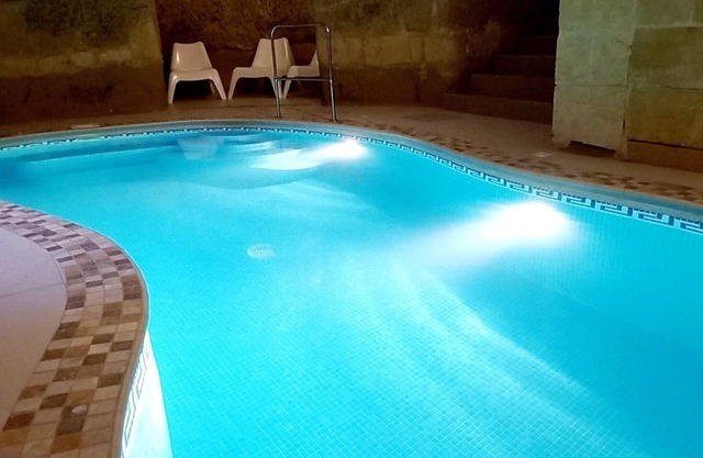 Ta Majsi heated indoor pool