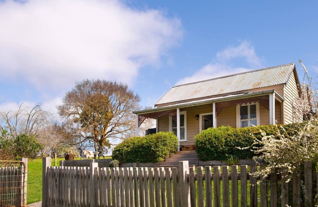 Table Hill Cottage is your quintessential Daylesford miner’s cottage