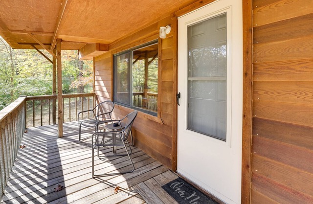 Table Rock Lake Escape w/ Fire Pit, Grills!
