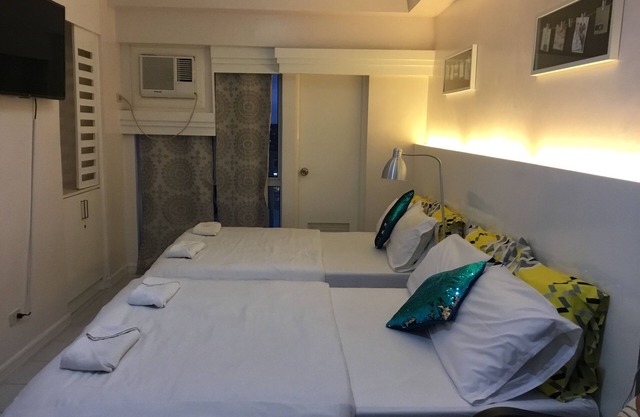 Tagaytay Condo With Free Swimming Pool & Viewing Deck
