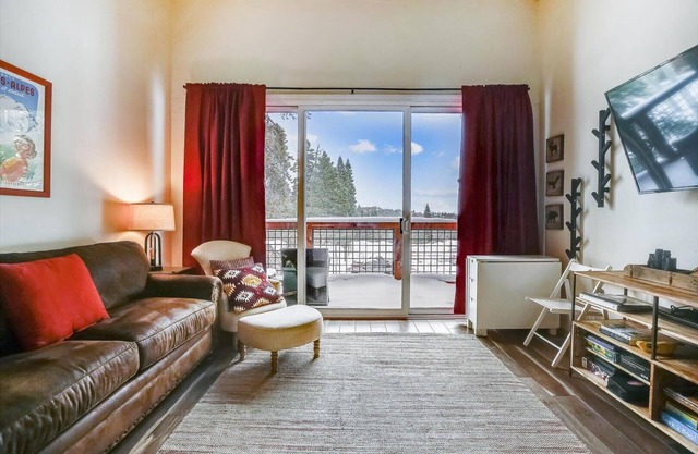 Tahoe Donner Lodge, Lofted King Studio #228