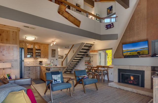 Tahoe Time: 2 BR, 1.5 BA Townhouse in Carnelian Bay, Sleeps 6